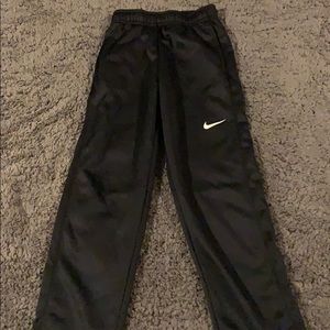 Boys Nike Therma-Fit